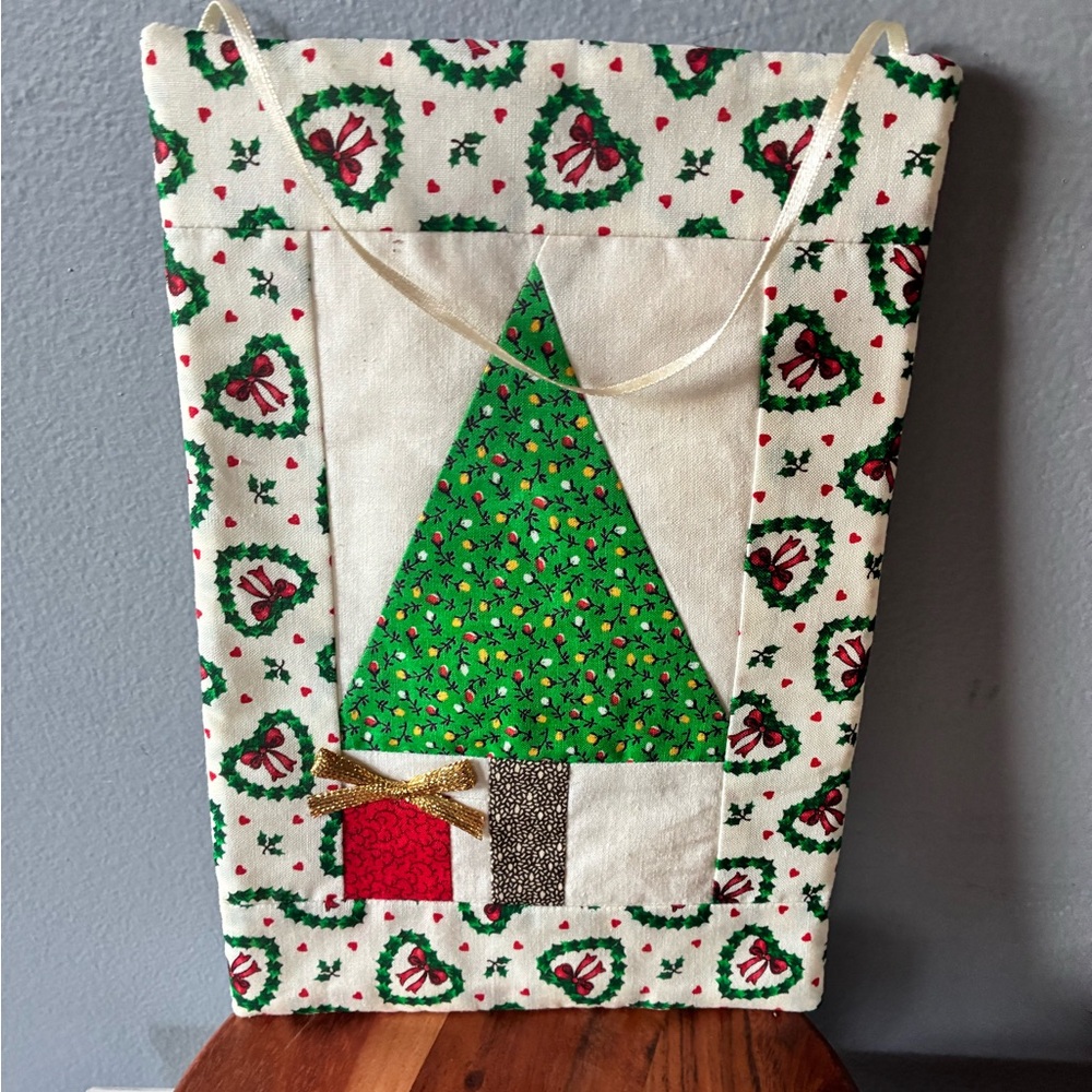 Vintage Handmade Quilted Christmas Wall Hanging – Patchwork Tree